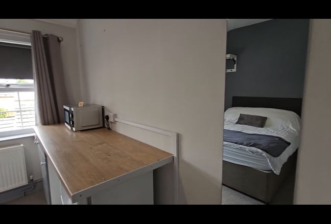 ***** High End Studio flat ensuite & kitchenette Main Photo