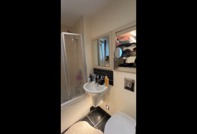 Short-Term Sublet - Canary Wharf 4th Dec-28th Dec Main Photo