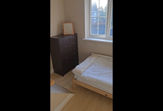 Single room, 5mins to station(no calls, text only) Main Photo