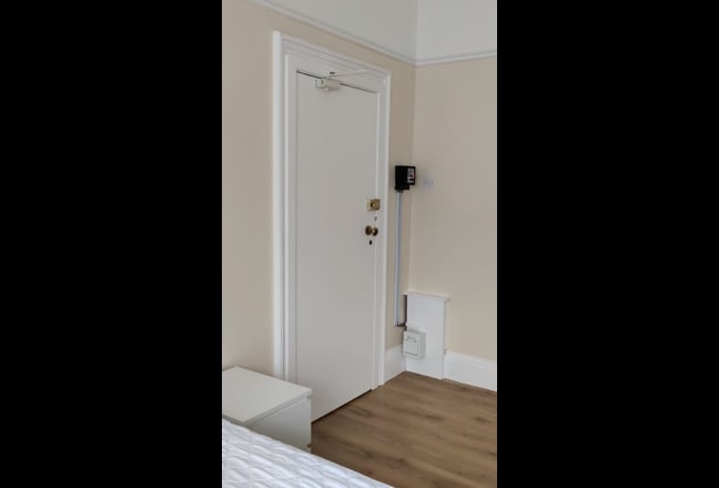Town centre location &pound;415pcm Main Photo