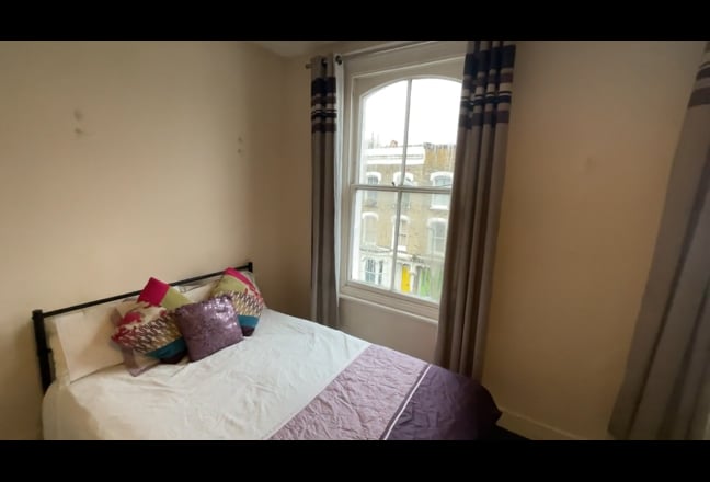 Large Double room in zone 2 close to station Main Photo