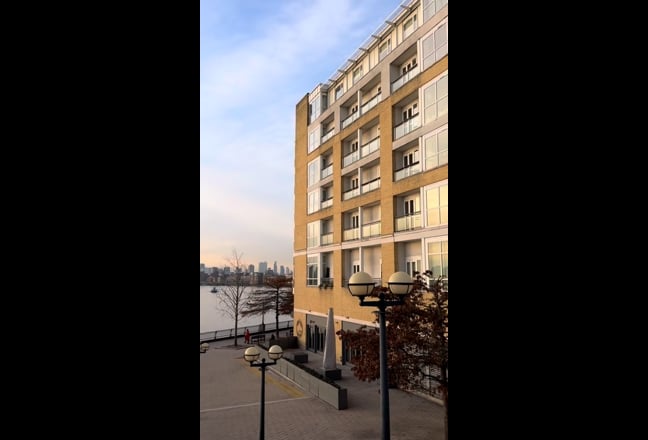 Stunning 2-Bedroom 2 Bath 180ᵒ River View Apartmen Main Photo