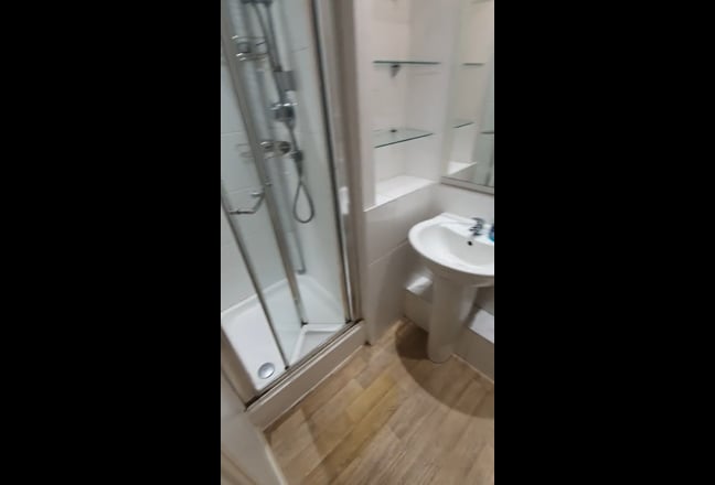 Broxbourne, Large Room, En-suite Main Photo