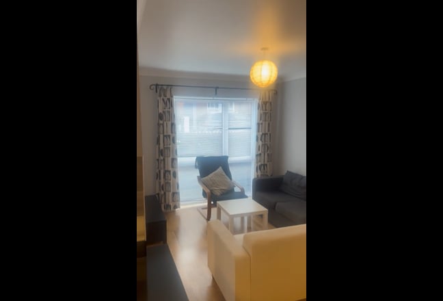 2 bed flat on Gaskarth Rd in Clapham South Main Photo