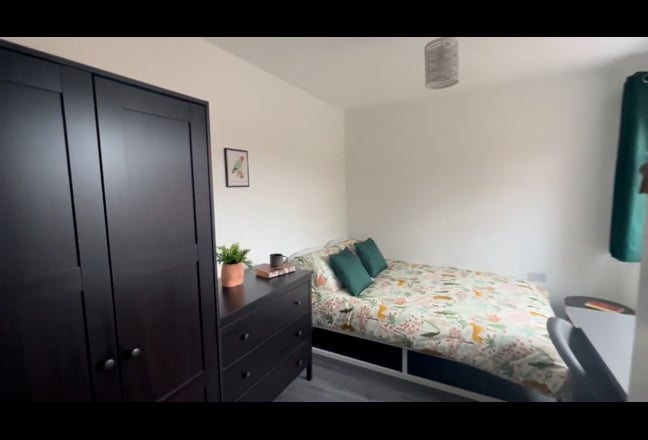 Completely refurbished doubles in great location Main Photo