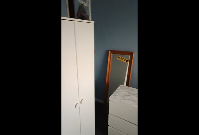 Spacious room for rent in flat. Main Photo