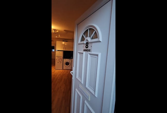 Spacious 1 Bed Flat Raynerslane Station Main Photo