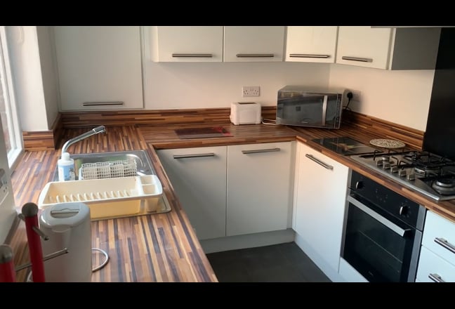 All in 3 Bed Student or Professional House Share Main Photo