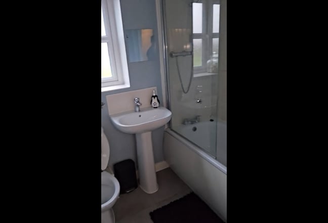 Large double room with bathroom on same landing  Main Photo