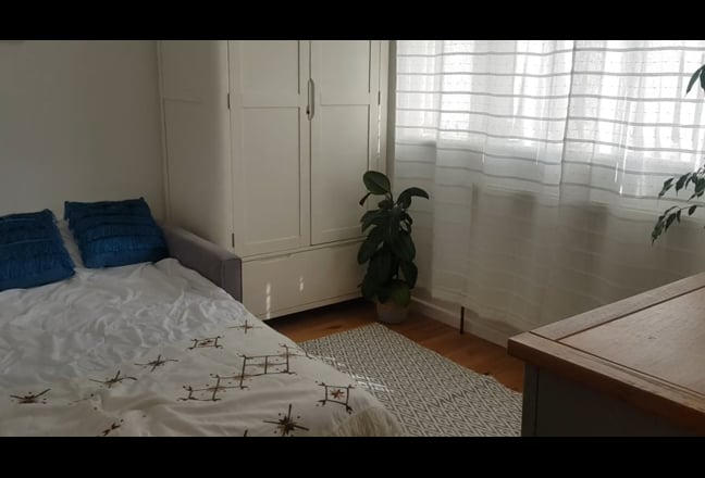 Double room with ensuite bathroom & parking Main Photo