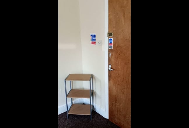 Large double room to let Main Photo