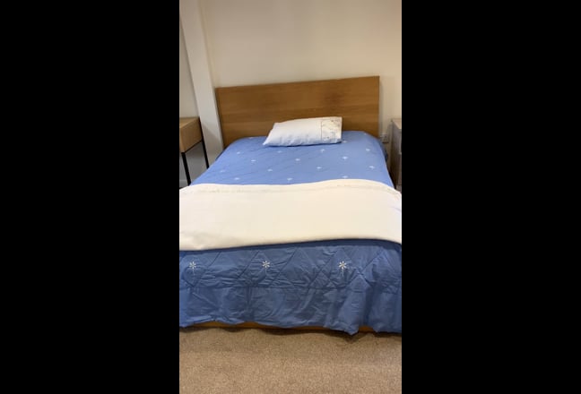 Bright Double Loft Room Available Main Photo