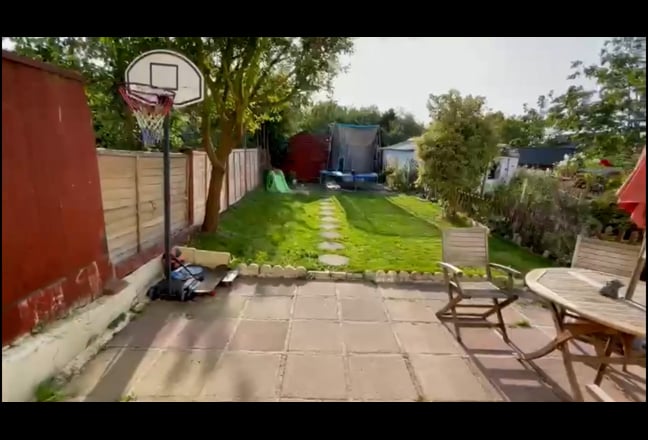 Large room in friendly famiiy home Main Photo