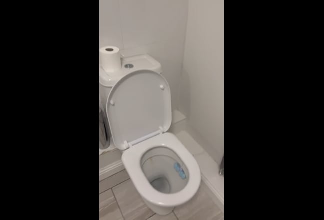 En-suite Master Room-  In a calm family home  Main Photo