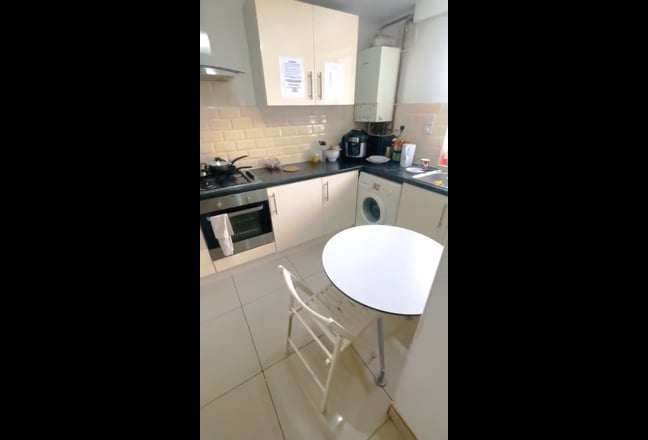 NEW ROOMS with Garden in  E14 -  Canary  Wharf Main Photo