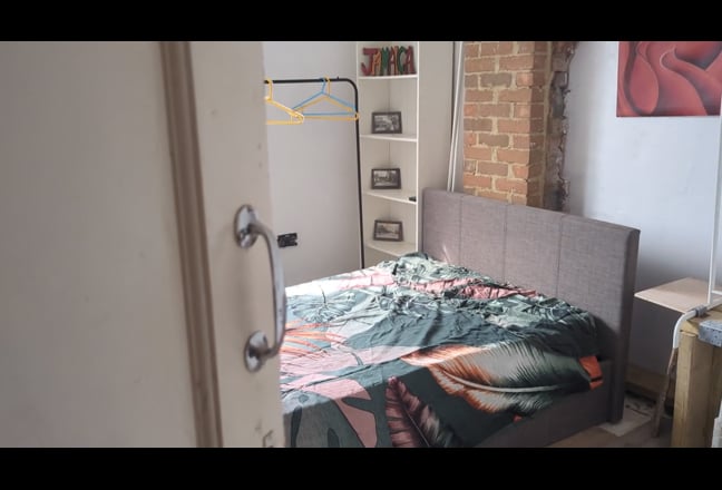 Cool Brockly Space needs equally Cool House M8!! Main Photo