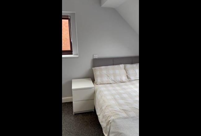 Double Room with En-Suite in Quiet House - Drayton Main Photo