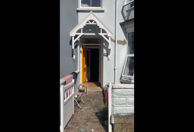 3 double-bed House on Budock Terrace to Rent Main Photo