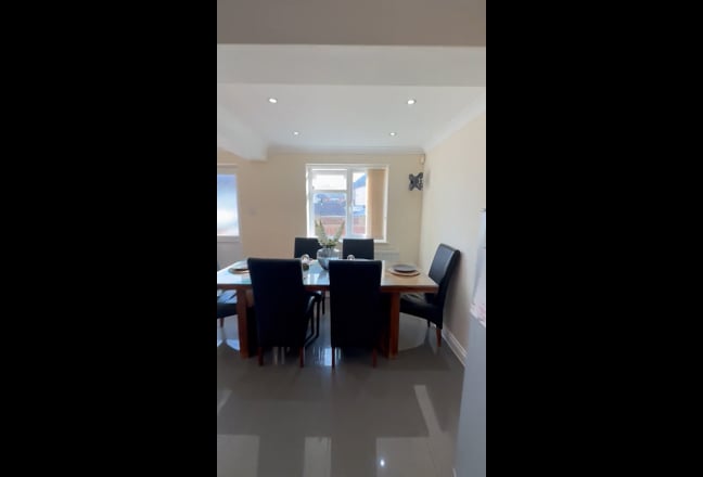 Beautiful, spacious - off street parking & garden Main Photo