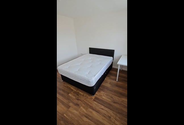 Large Double Room in London SE9 Main Photo