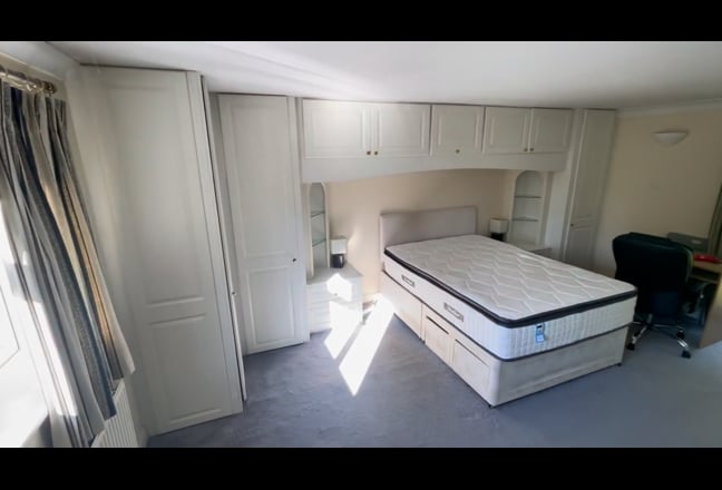 Video 1: Walking distance to Frimley Park Hospital