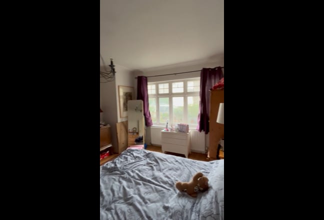 Double bedroom in a house  Main Photo