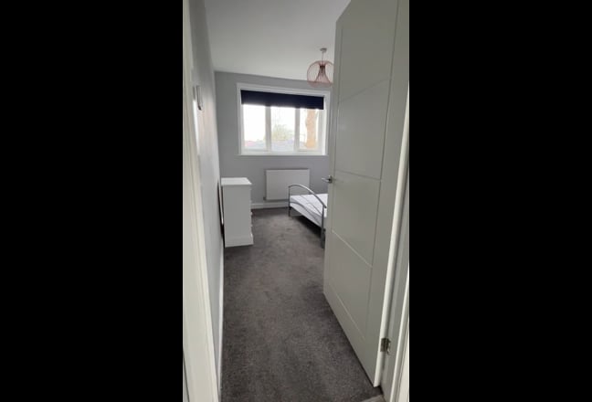  Dbl room available mid October bills/cleaner inc Main Photo