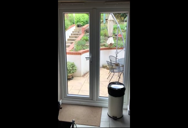 Share in Wrecclesham: big room, en suite, garden Main Photo