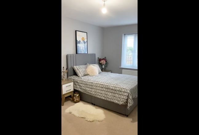 Private/ Modern 2 Bedroom Flat -Oval Station Main Photo