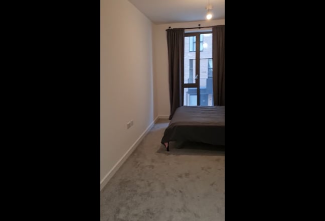 Large room at 2 min walk from Gillions Reach DLR Main Photo