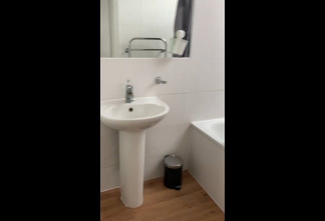 Stunning Double Ensuite w/ Insane Terrace Main Photo