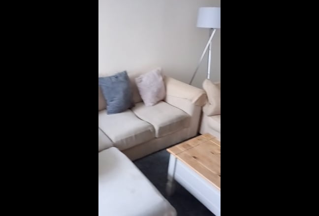 Spacious ground floor flat near city centre.. Main Photo