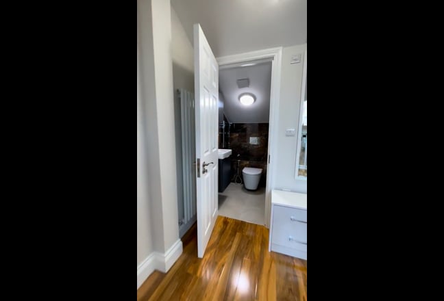 Video 1: Large Kitchen