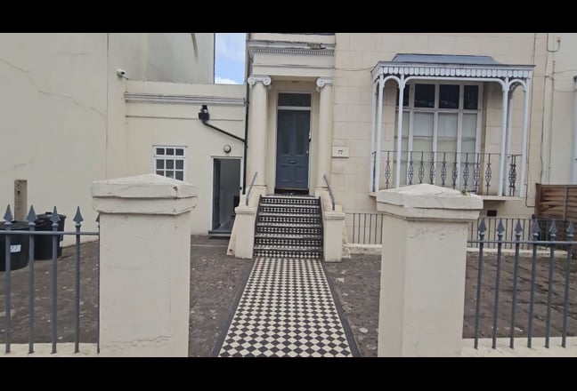 2 double bedroom flat with sofa bed & huge garden Main Photo