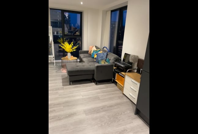 En-suite with bath luxury city center apartment  Main Photo