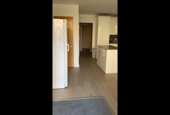 Peace clean  double room to rent  Main Photo
