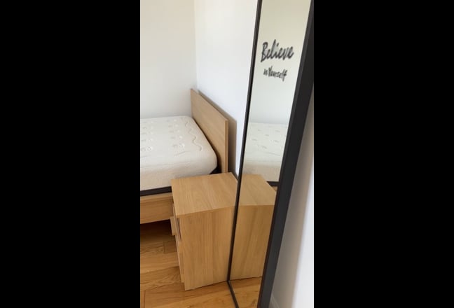 Double  Loft Room to Let to a Proffessional Only I Main Photo