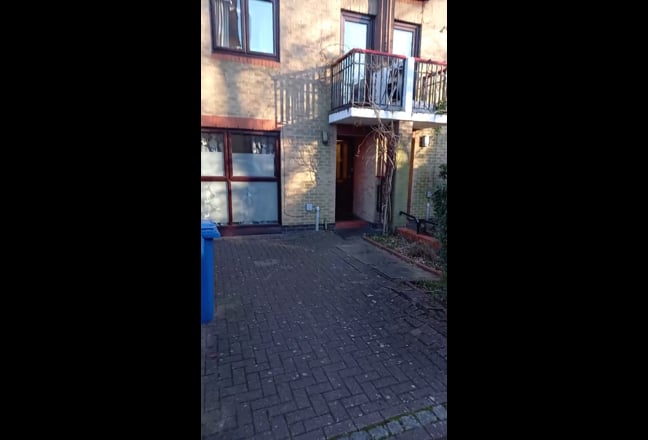 Double  bedroom in C.Water/S.Quays Main Photo