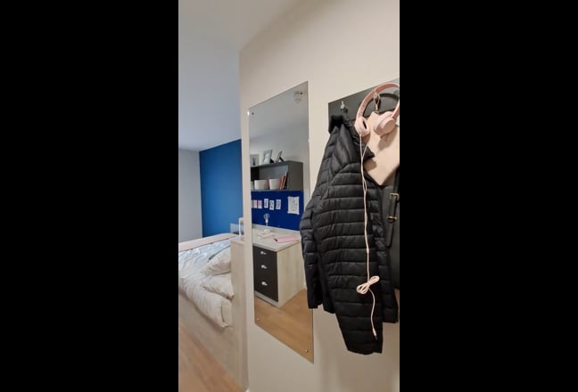 Tudor Place - Ensuite bedroom Main Photo