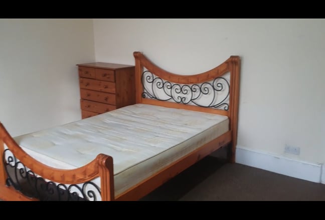 Large double room in Ilford IG1 1YW Main Photo
