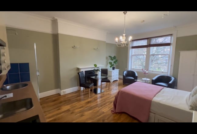 Single bedsit available in Kensington Olympia Main Photo