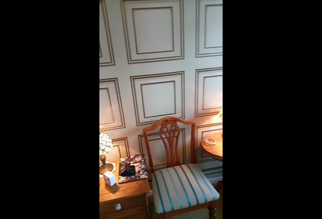 One double bedroom / bed sitting room . Main Photo