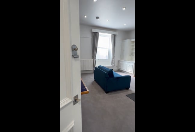 Stunning 1 bed flat in Victorian house  Main Photo