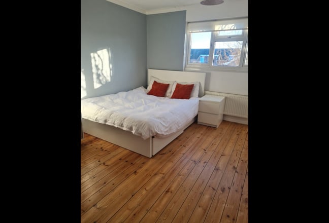 Double room near c2c train station  Main Photo