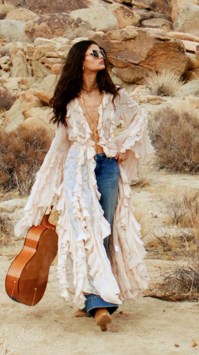 Cher Ruffle Maxi Robe In Champagne | Alice + Olivia