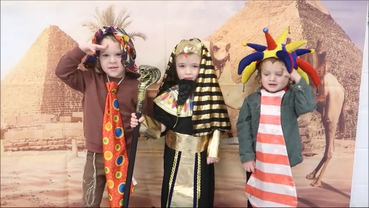 יציאת מצרים פארשטעלונג מיט ר' דוד משה קארן