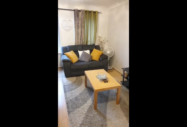 Double Room To Let, with reading table and chair Main Photo