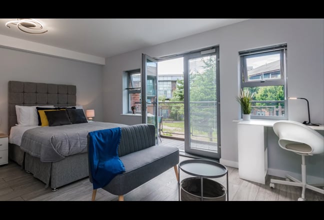 Luxury Ensuite Room in New House Near Town Centre Main Photo