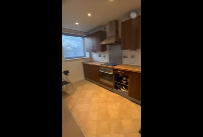 2 bed modern, clean flat next to Princes Park Main Photo