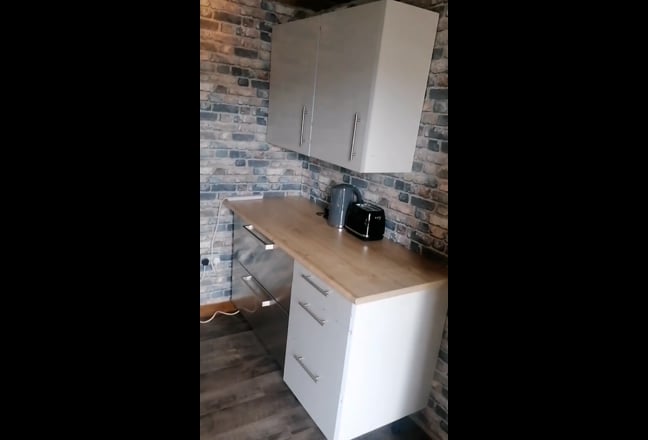 Extra large room ensuite and own diner area Main Photo